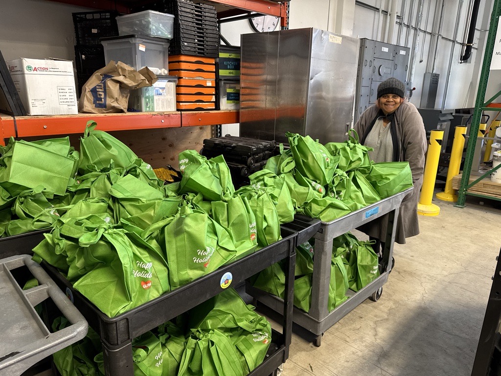 GLIDE’s Annual Grocery Bag Giveaway: Spreading Love Across the City